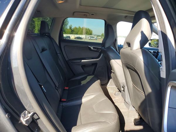 2015 VOLVO XC60 Premier (non R design)