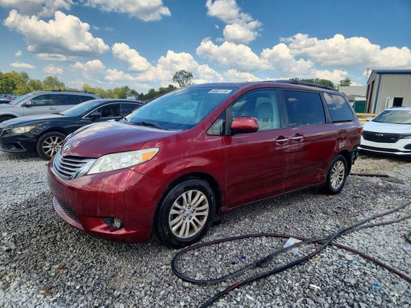 2015 TOYOTA SIENNA
