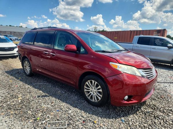 2015 TOYOTA SIENNA