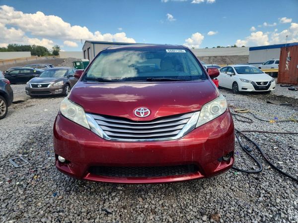 2015 TOYOTA SIENNA