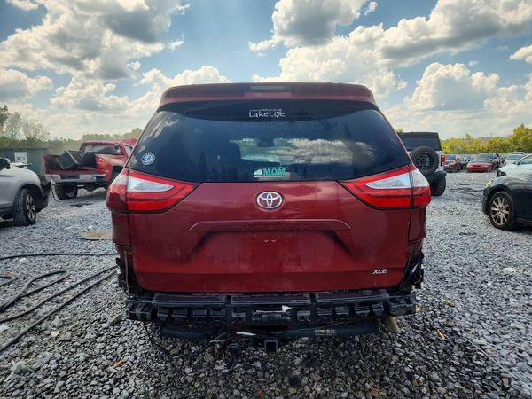 2015 TOYOTA SIENNA