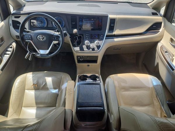2015 TOYOTA SIENNA