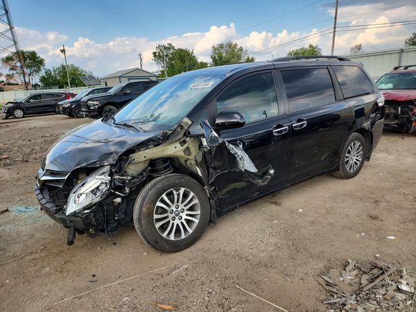 2018 TOYOTA SIENNA