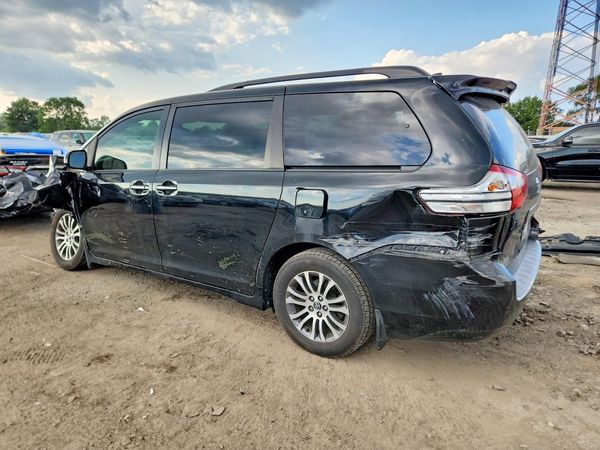 2018 TOYOTA SIENNA