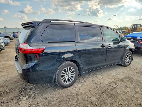2018 TOYOTA SIENNA