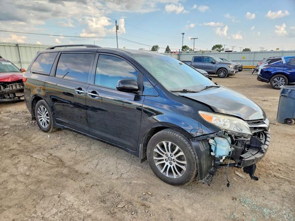 2018 TOYOTA SIENNA