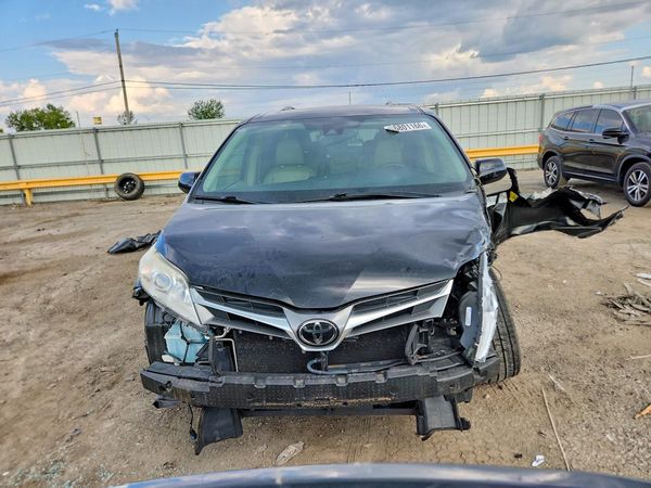 2018 TOYOTA SIENNA