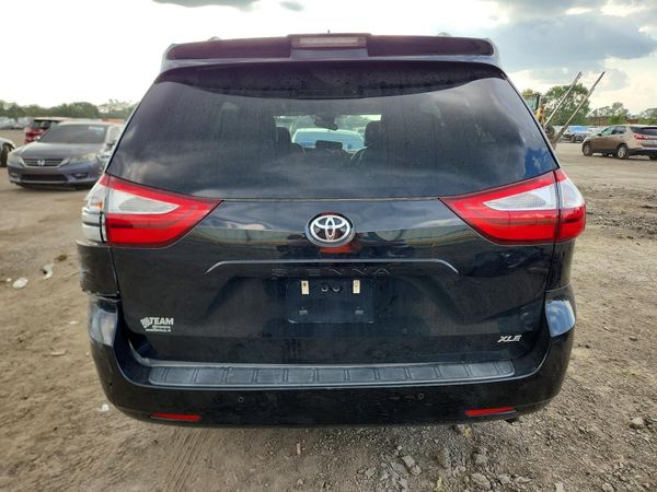 2018 TOYOTA SIENNA
