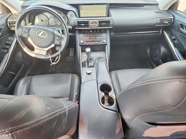 2018 LEXUS IS 300