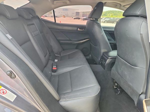 2018 LEXUS IS 300