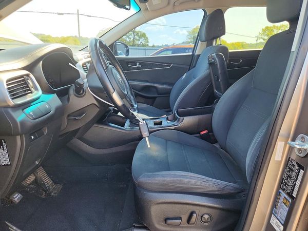 2017 KIA SORENTO L, LX
