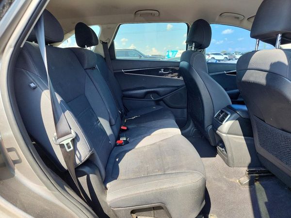 2017 KIA SORENTO L, LX