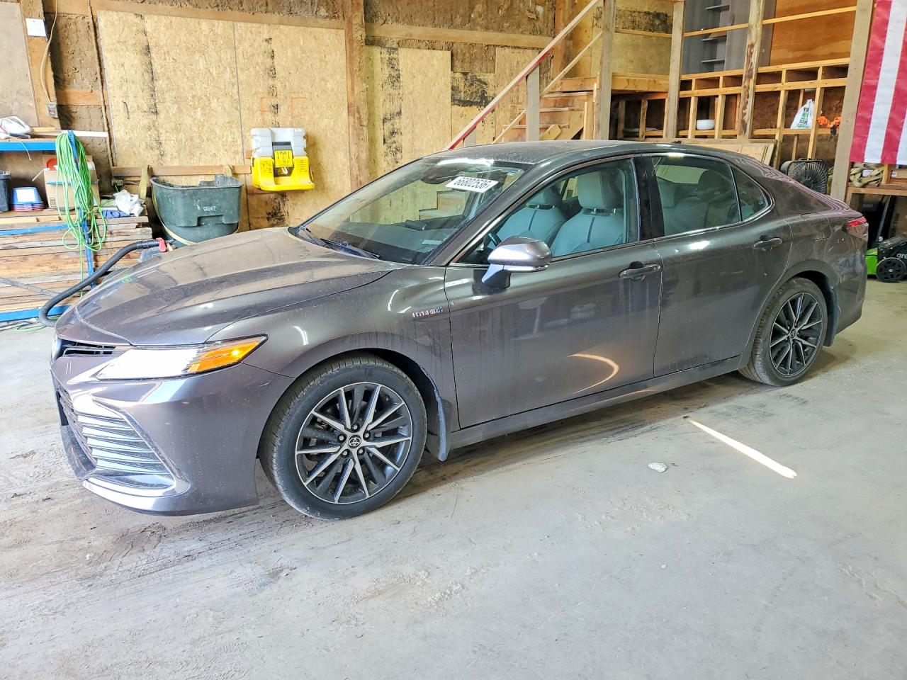 2021 TOYOTA CAMRY XLE — Front 3/4