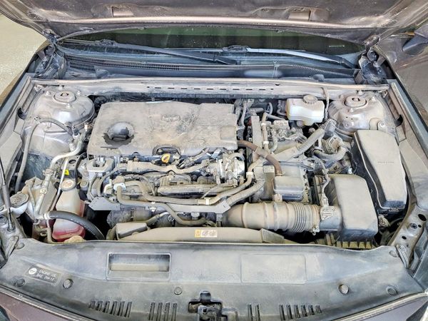 2021 TOYOTA CAMRY XLE — Engine bay