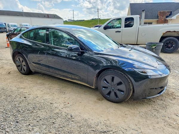2026 TESLA MODEL 3 — Passenger 3/4