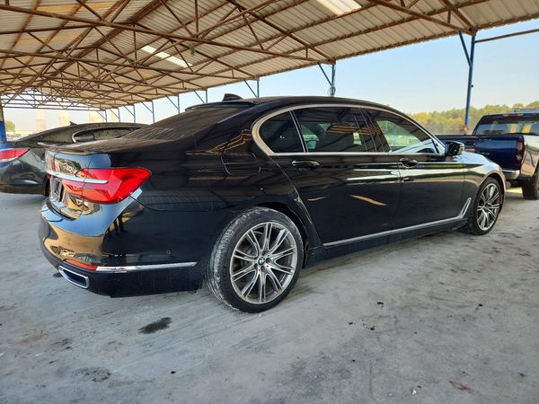 2016 BMW 740