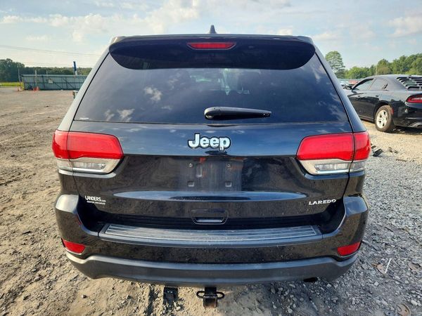 2016 JEEP GRAND CHEROKEE Laredo — Passenger 3/4