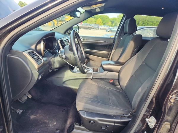 2016 JEEP GRAND CHEROKEE Laredo — Engine bay