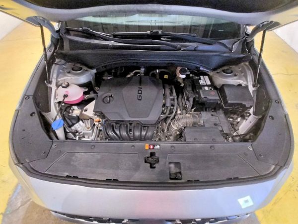 2023 HYUNDAI SANTA FE SEL — Engine bay