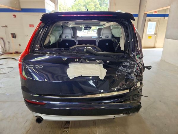 2019 VOLVO XC90