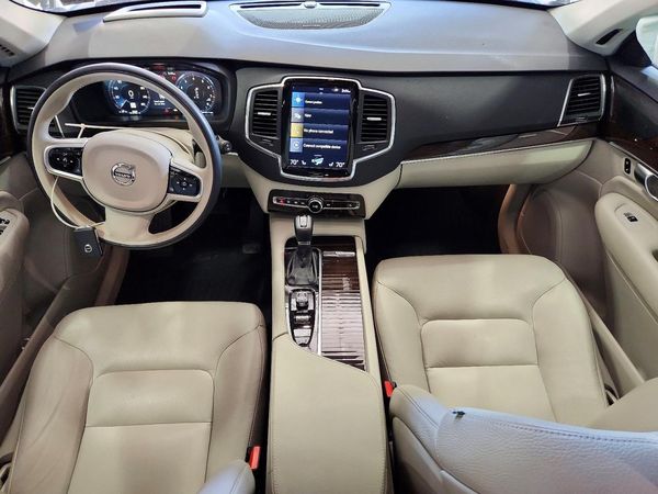 2019 VOLVO XC90