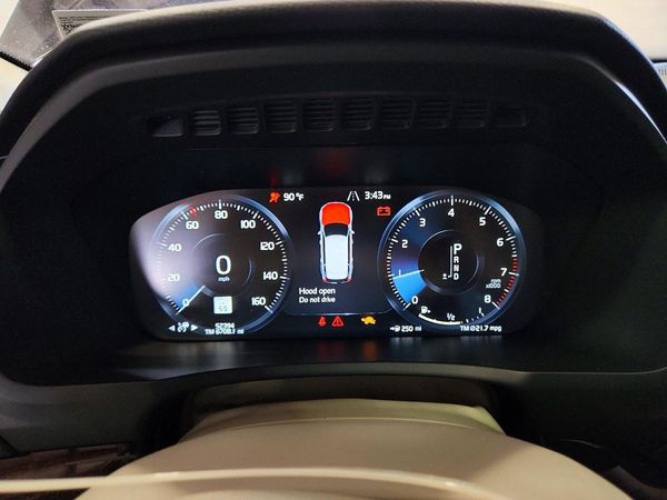 2019 VOLVO XC90