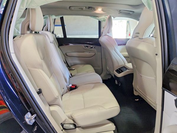 2019 VOLVO XC90