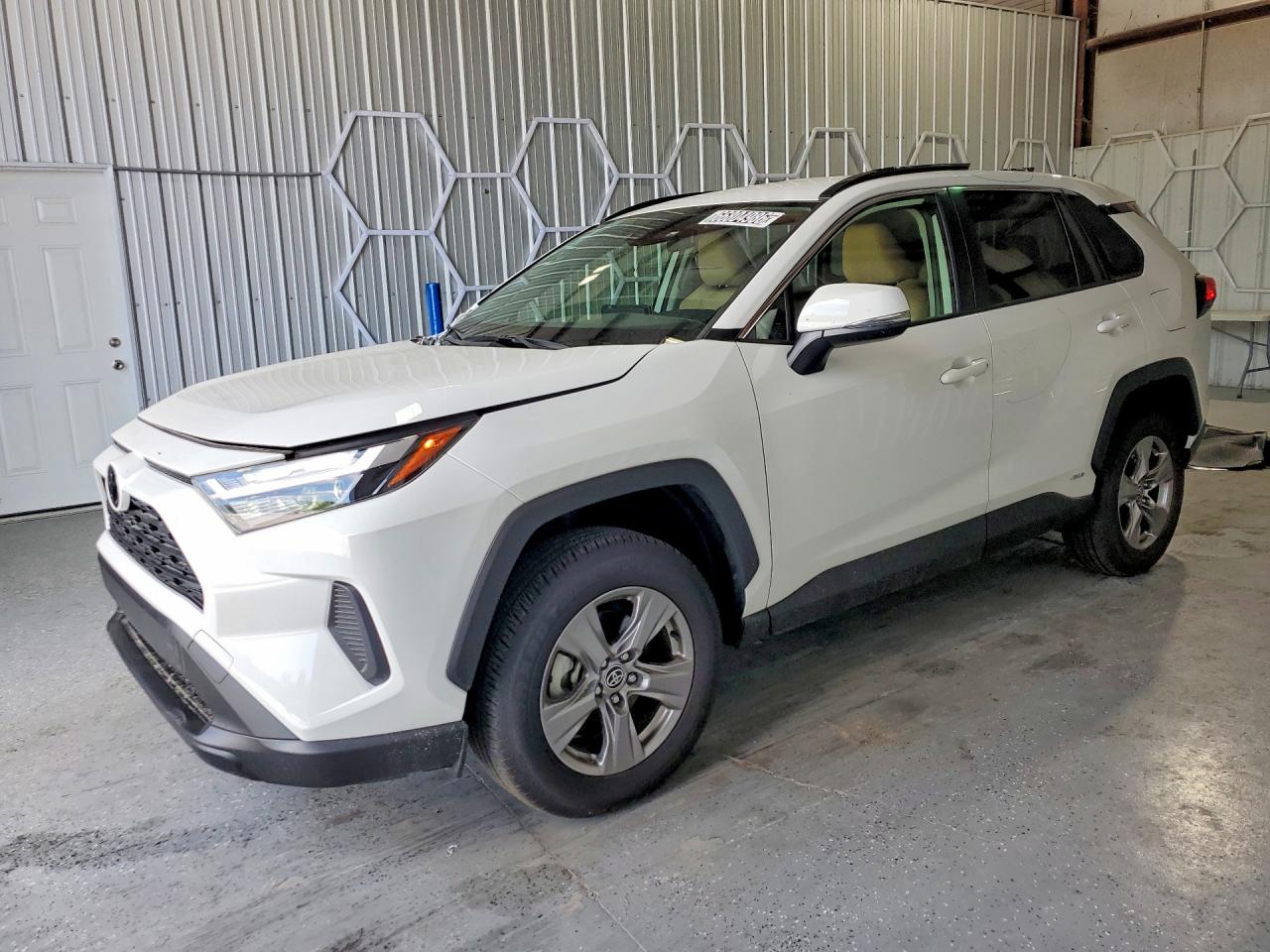 2025 TOYOTA RAV4 LE — Front 3/4