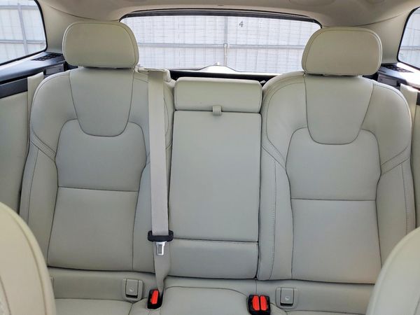 2022 VOLVO XC60 Inscription