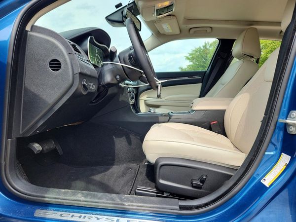 2023 CHRYSLER 300 Touring L