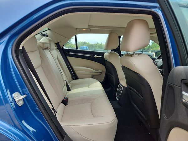 2023 CHRYSLER 300 Touring L