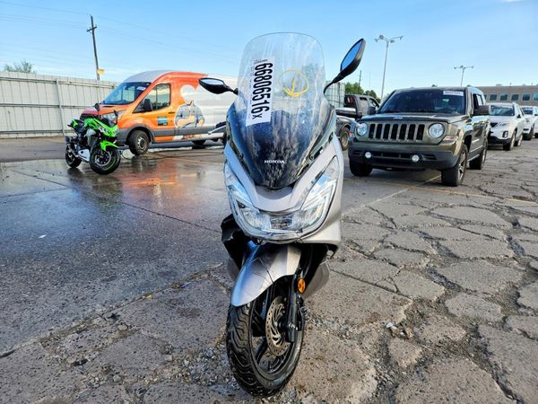 2016 HONDA PCX