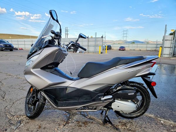 2016 HONDA PCX