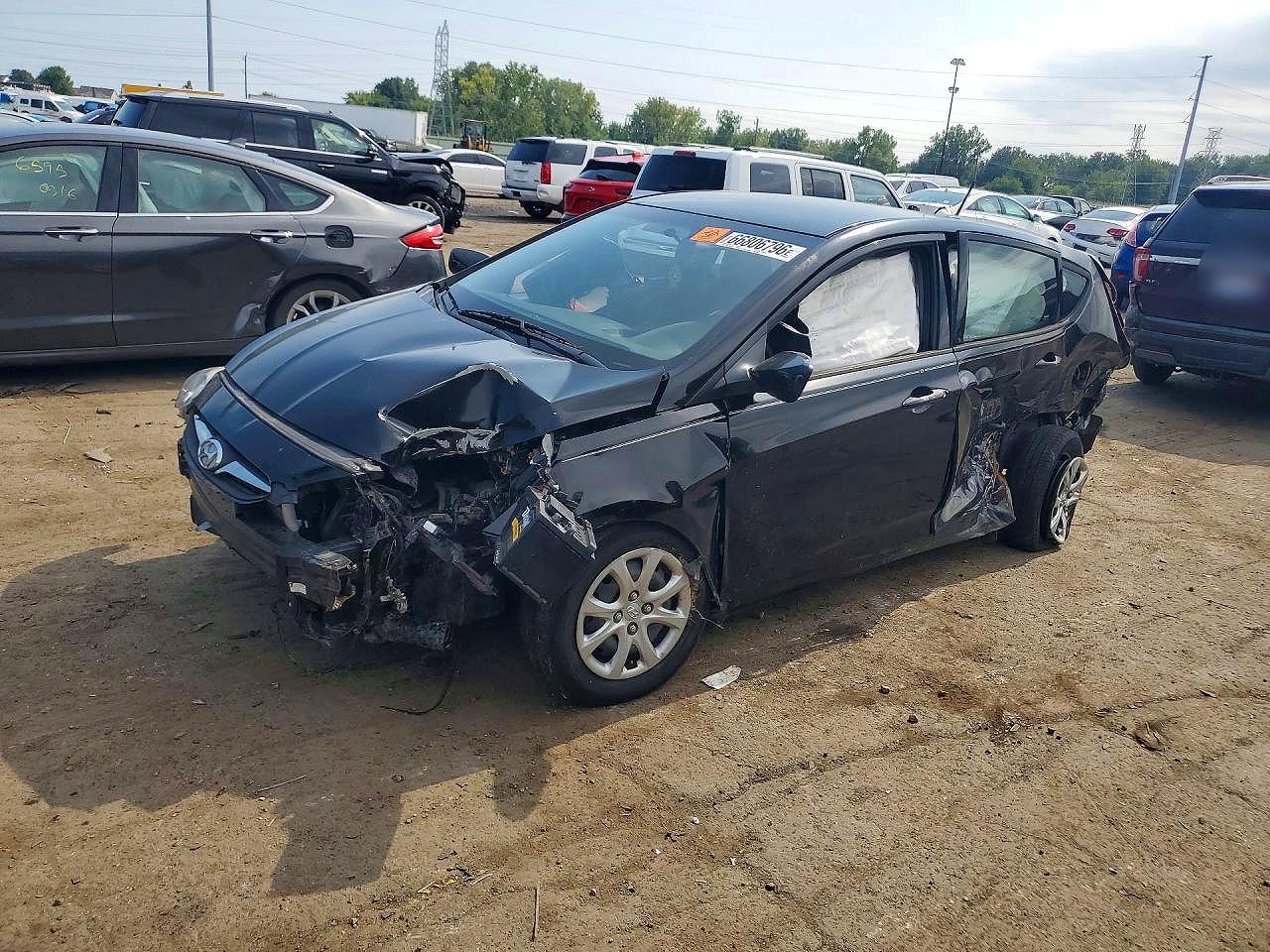 2014 HYUNDAI ACCENT 5DR GS / 4DR GLS — Front 3/4