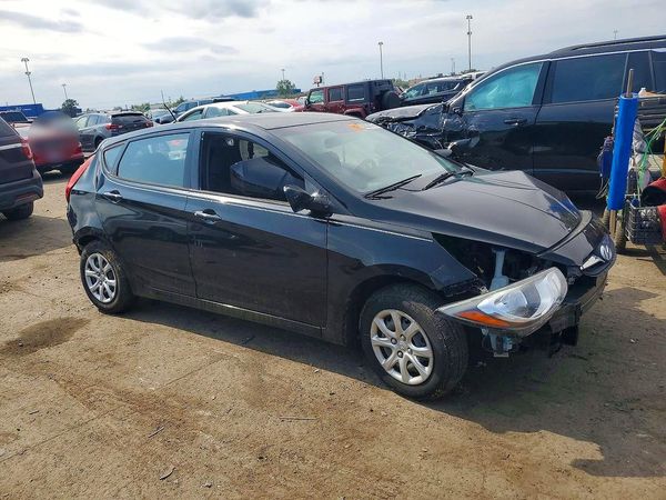 2014 HYUNDAI ACCENT 5DR GS / 4DR GLS — Passenger 3/4