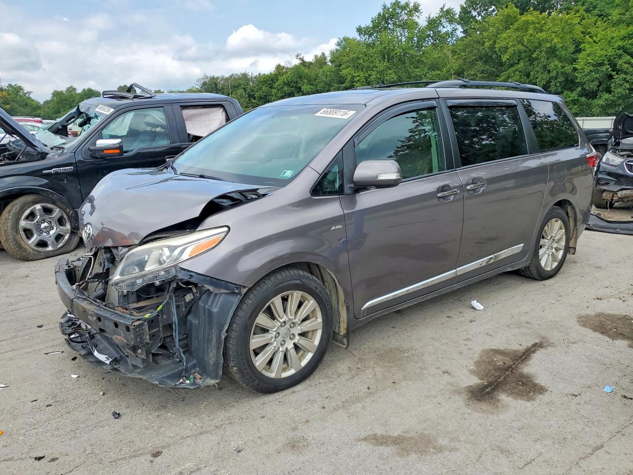 2017 TOYOTA SIENNA