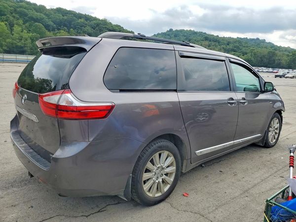 2017 TOYOTA SIENNA