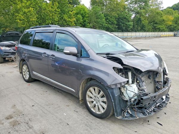 2017 TOYOTA SIENNA