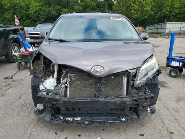 2017 TOYOTA SIENNA