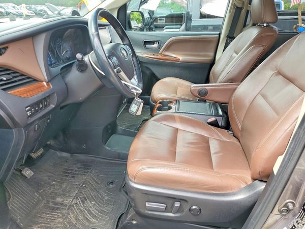 2017 TOYOTA SIENNA