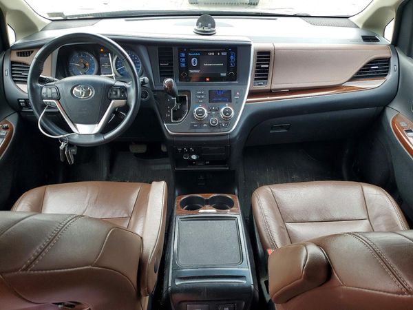 2017 TOYOTA SIENNA