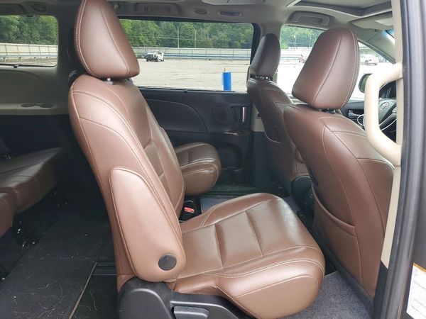 2017 TOYOTA SIENNA