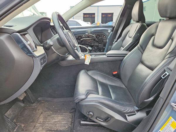 2022 VOLVO XC60 Inscription