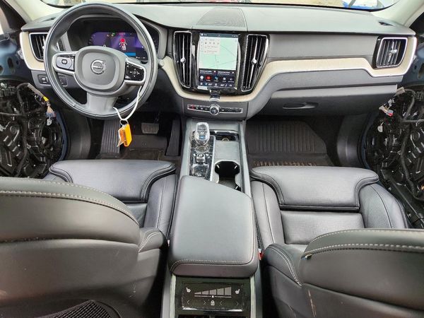 2022 VOLVO XC60 Inscription