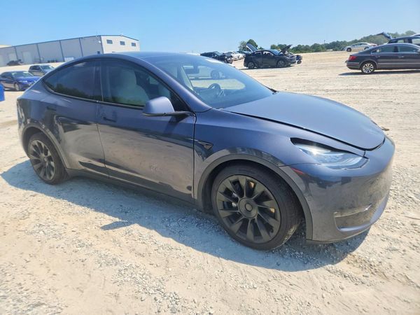 2022 TESLA MODEL Y — Passenger 3/4