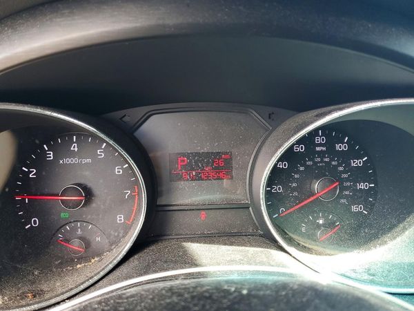 2016 KIA SEDONA LX - Middle-low