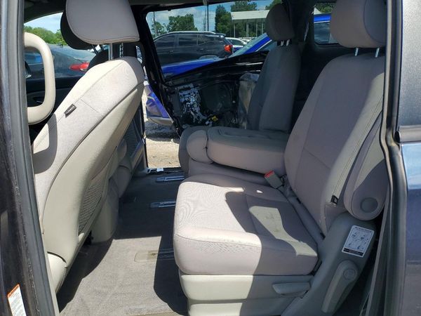 2016 KIA SEDONA LX - Middle-low