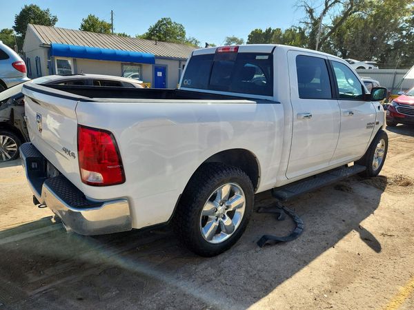 2018 RAM 1500 SLT