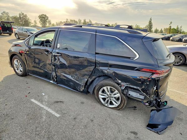 2026 TOYOTA SIENNA