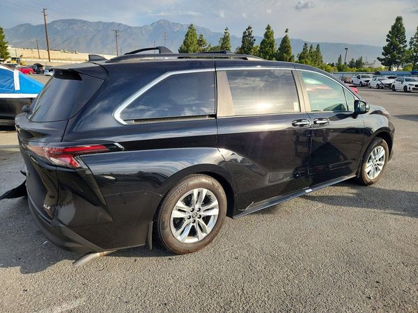 2026 TOYOTA SIENNA